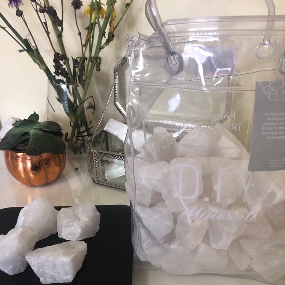 Quartz crystals - Picture 3 of 3